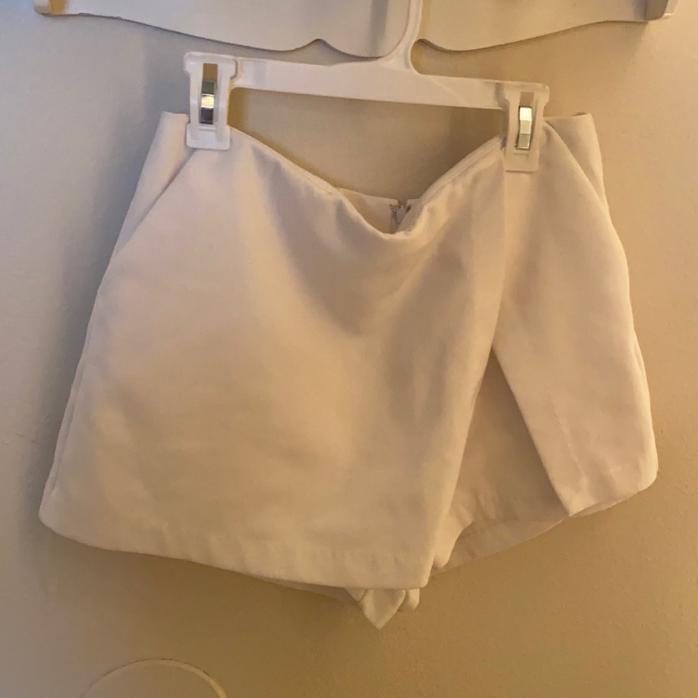 White forever 21 skirt/shorts
